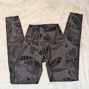 aerie Gray & Charcoal Tropical Leaf Print Leggings